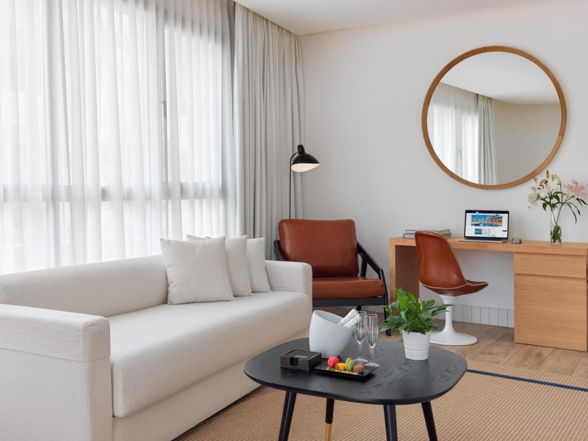 Hotel H10 Atlantic Sunset Horizons Collection Costa Adeje  Esterno foto A living room at the hotel