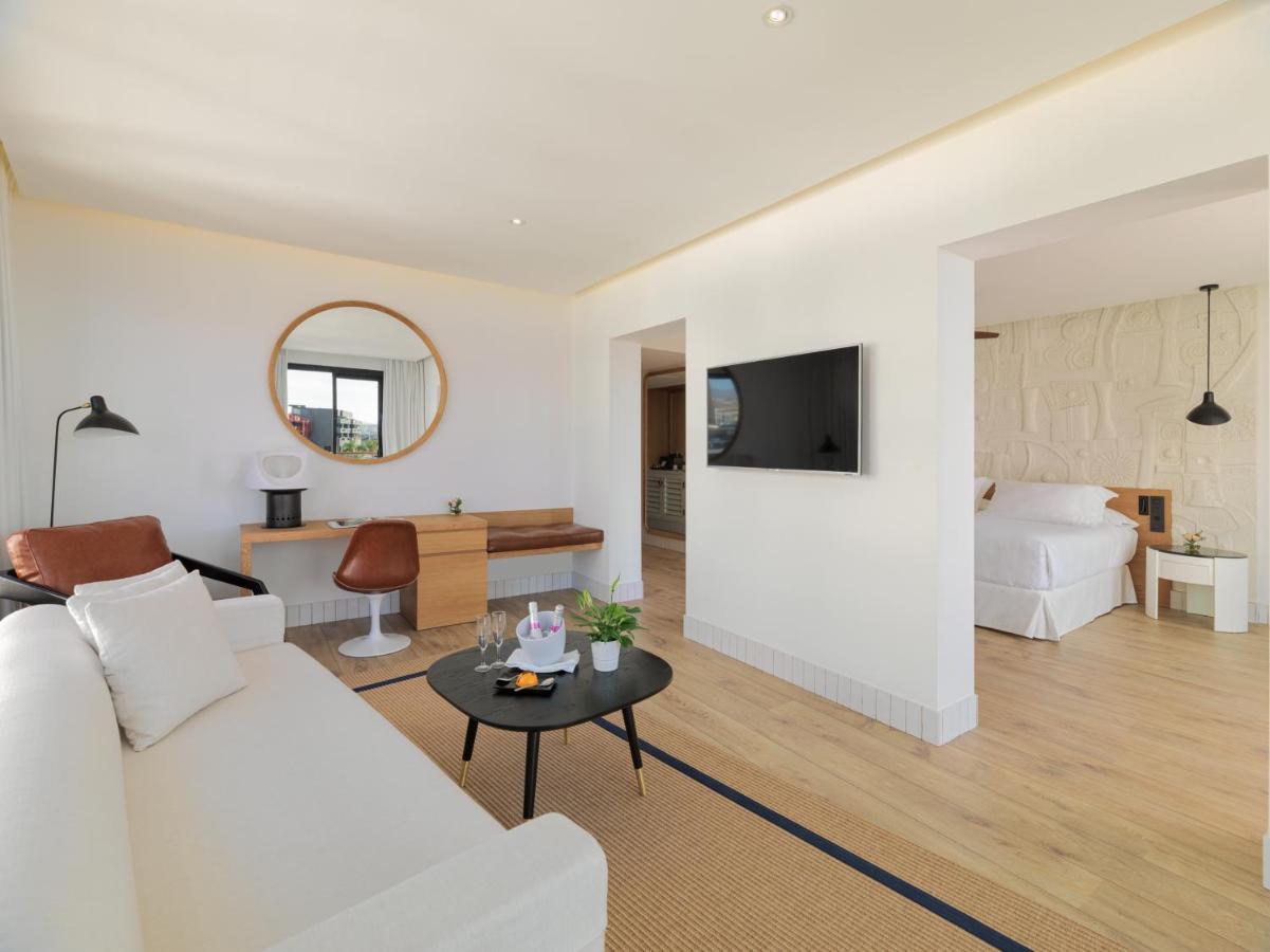 Hotel H10 Atlantic Sunset Horizons Collection Costa Adeje  Esterno foto A suite at the hotel