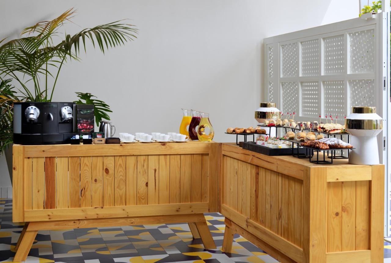 Hotel H10 Atlantic Sunset Horizons Collection Costa Adeje  Esterno foto A coffee bar